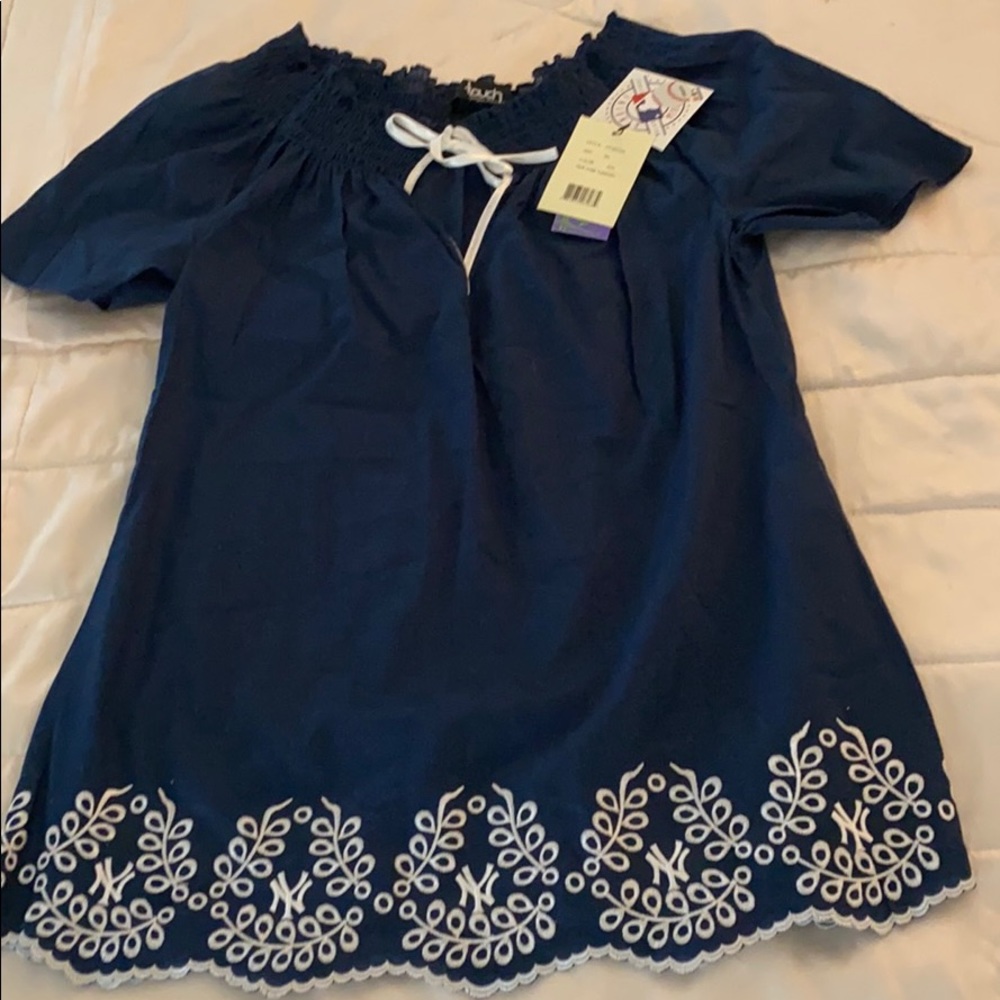 NEW YORK YANKEES top ‘touch by Alyssa Milano’! 💕